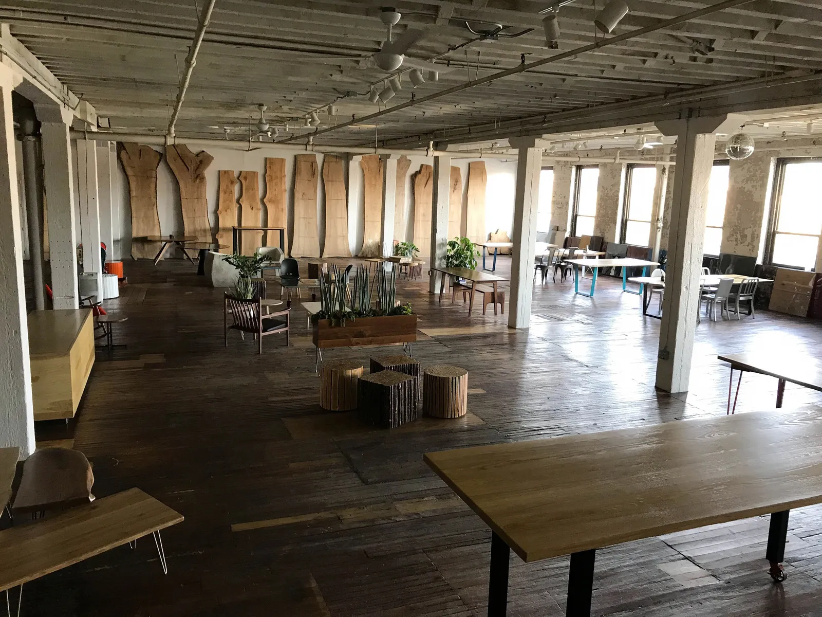 Icon Modern showroom in Chicago, IL