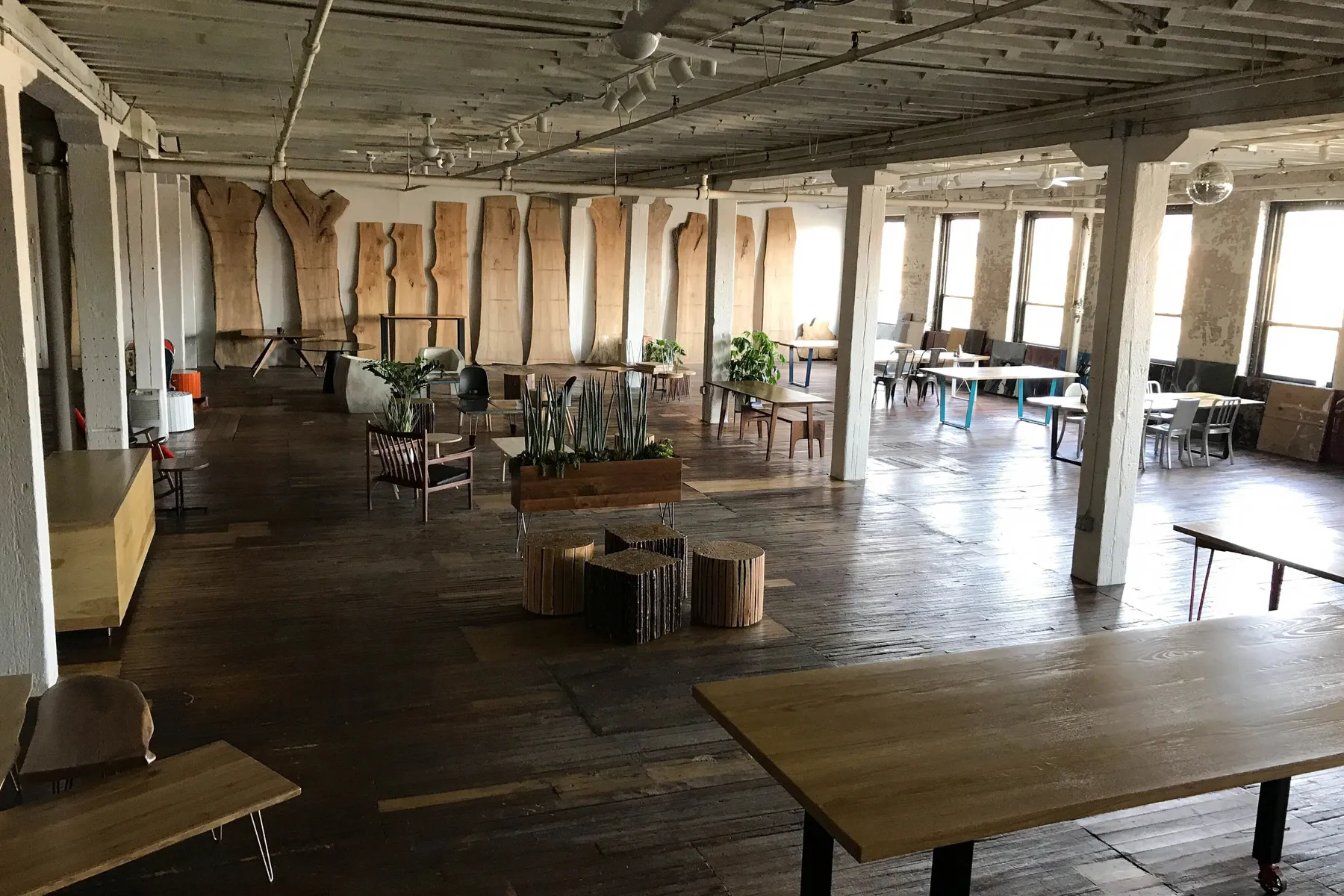 Icon Modern showroom in Chicago, IL