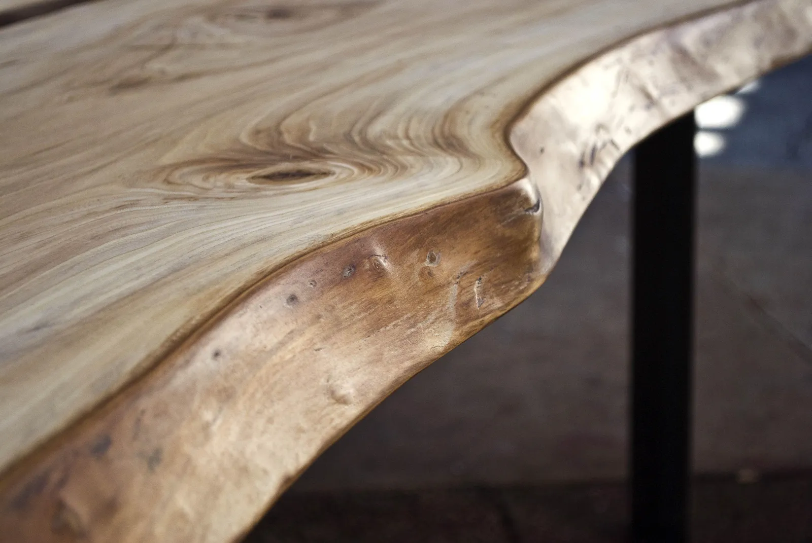 Custom live edge table Icon Modern