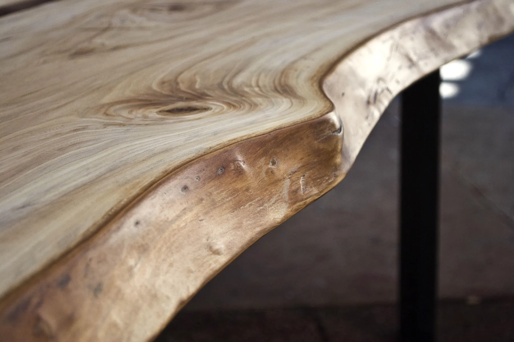 Custom live edge table Icon Modern