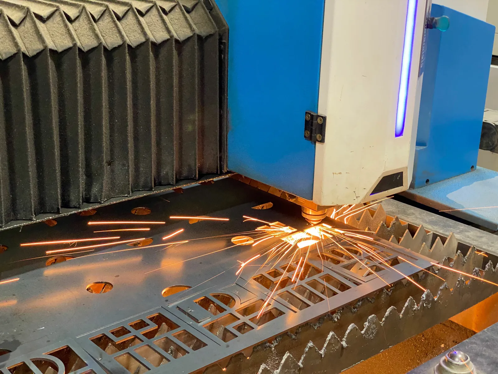 Custom laser cutting Icon Modern